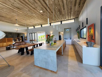 5 Bedroom Villa