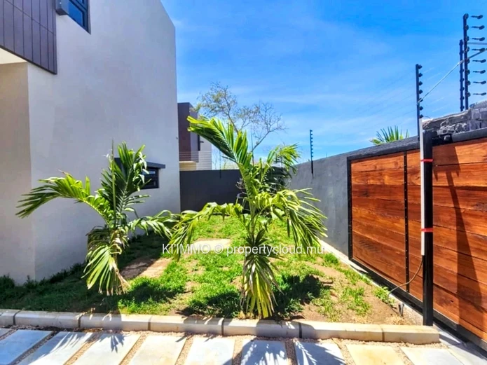 For Sale: Brand New 4 Bedrooms Villa In Pereybere