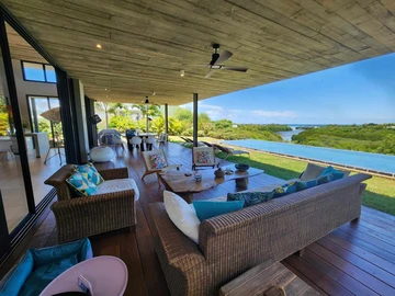 5 Bedroom Villa