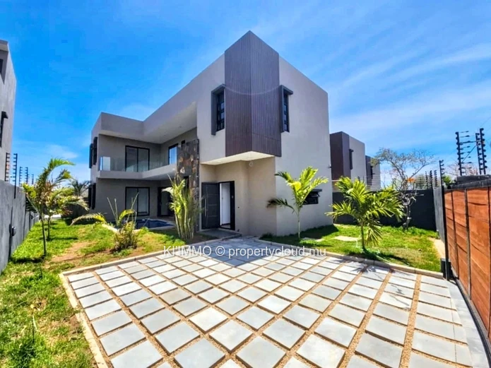 For Sale: Brand New 4 Bedrooms Villa In Pereybere
