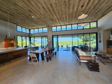 5 Bedroom Villa