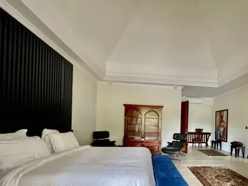 5 Bedroom Villa