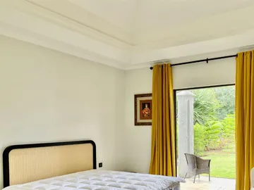 5 Bedroom Villa