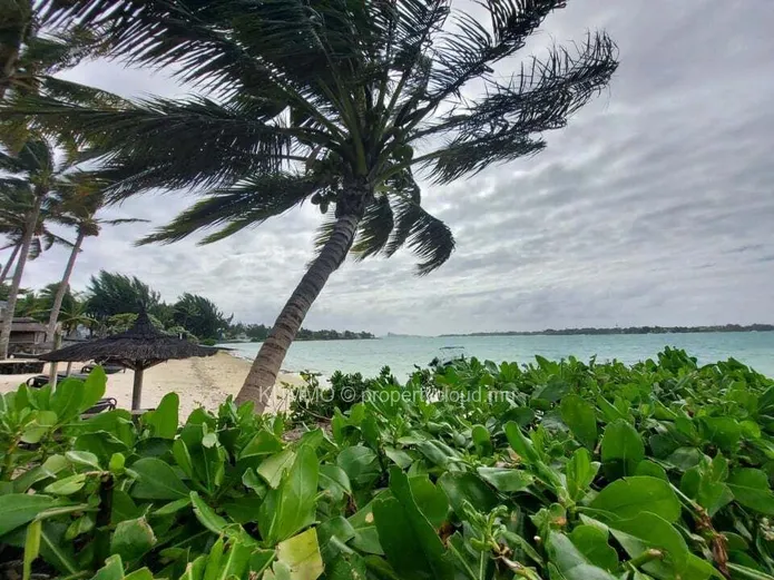 FOR SALE: UNIQUE BEACHFRONT 4 BEDROOMS VILLA IN GRAND BAIE (Accessible to Foreigners)