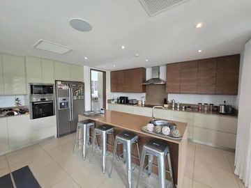 4 Bedroom Villa