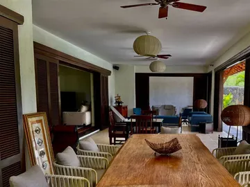 5 Bedroom Villa