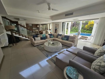4 Bedroom Villa